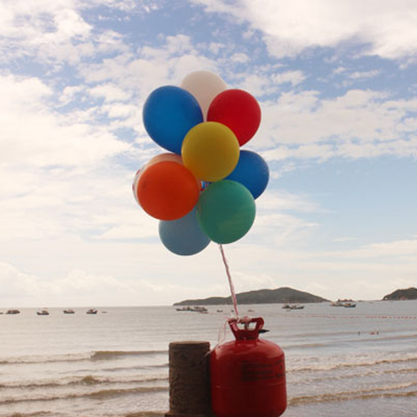 公司旅游-海边充氦气球